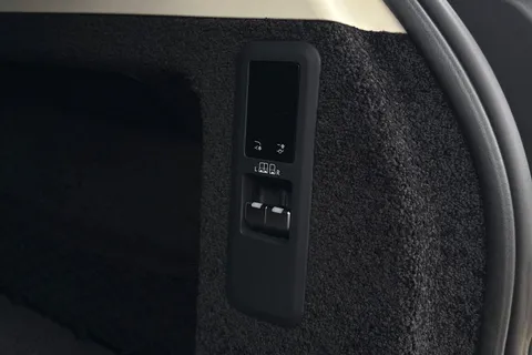 33 of 51 for Land Rover Range Rover 3.0 D300 MHEV Edition SUV 5dr Diesel Auto 4WD Euro 6 (s/s) (300 ps)