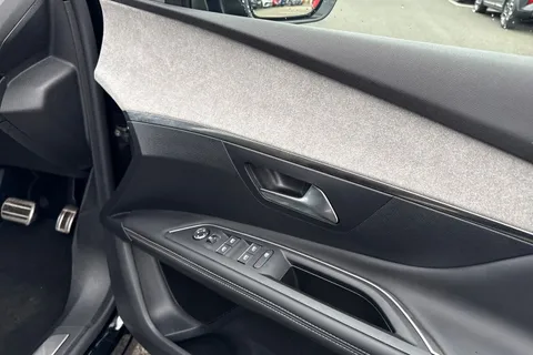 MK72WPN PEUGEOT 3008 1.2 PureTech GT Premium EAT Euro 6 (s/s) 5dr Thumbnail #22