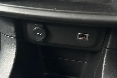 VN74GPU Citroën C3 1.2 PureTech PLUS Euro 6 (s/s) 5dr Thumbnail #38