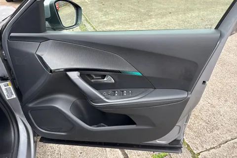 WO71HWJ PEUGEOT e-2008 50kWh Allure Premium Auto 5dr Thumbnail #21