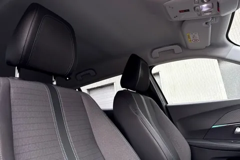 WO71HWJ PEUGEOT e-2008 50kWh Allure Premium Auto 5dr Thumbnail #24