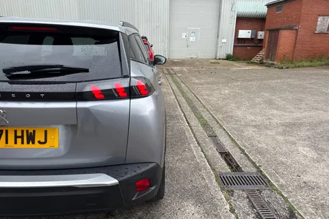 WO71HWJ PEUGEOT e-2008 50kWh Allure Premium Auto 5dr Thumbnail #32