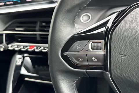 WO71HWJ PEUGEOT e-2008 50kWh Allure Premium Auto 5dr Thumbnail #39