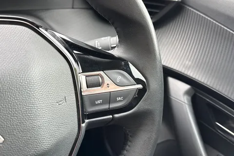 WO71HWJ PEUGEOT e-2008 50kWh Allure Premium Auto 5dr Thumbnail #40