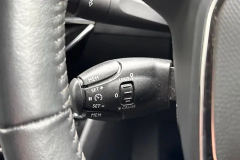 WO71HWJ PEUGEOT e-2008 50kWh Allure Premium Auto 5dr Thumbnail #41