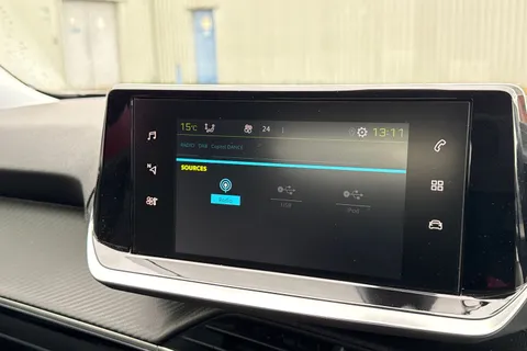 WO71HWJ PEUGEOT e-2008 50kWh Allure Premium Auto 5dr Thumbnail #47