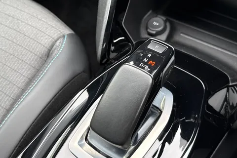 WO71HWJ PEUGEOT e-2008 50kWh Allure Premium Auto 5dr Thumbnail #56
