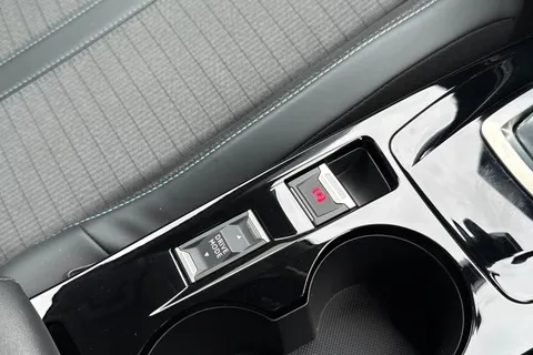 WO71HWJ PEUGEOT e-2008 50kWh Allure Premium Auto 5dr Thumbnail #57