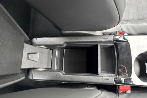 WO71HWJ PEUGEOT e-2008 50kWh Allure Premium Auto 5dr Thumbnail #60