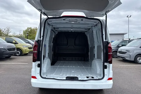 DA26GUU Volkswagen Transporter 2.0 TDI 110 Commerce Plus Van Thumbnail #7