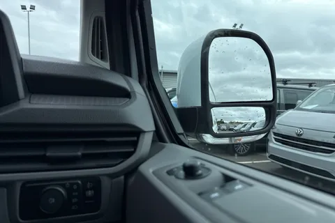 DA26GUU Volkswagen Transporter 2.0 TDI 110 Commerce Plus Van Thumbnail #21