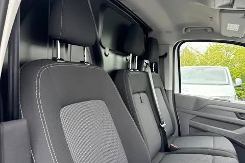 DA26GUU Volkswagen Transporter 2.0 TDI 110 Commerce Plus Van Thumbnail #24