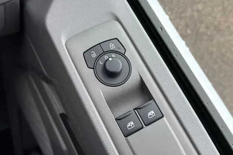 DA26GUU Volkswagen Transporter 2.0 TDI 110 Commerce Plus Van Thumbnail #41