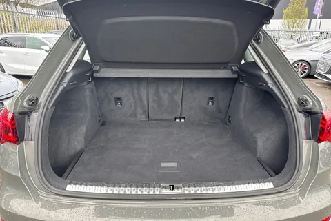 6 of 45 for Audi Q3 Sport 35 TFSI 150 PS 6-speed