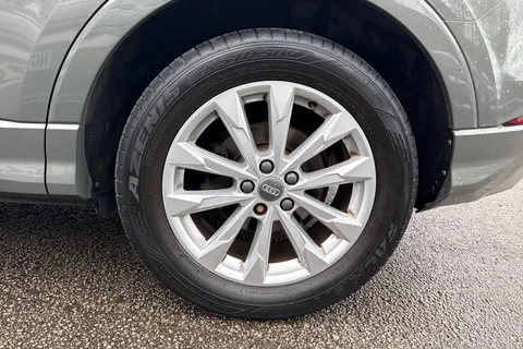 12 of 45 for Audi Q3 Sport 35 TFSI 150 PS 6-speed