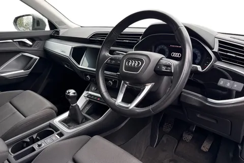 13 of 45 for Audi Q3 Sport 35 TFSI 150 PS 6-speed