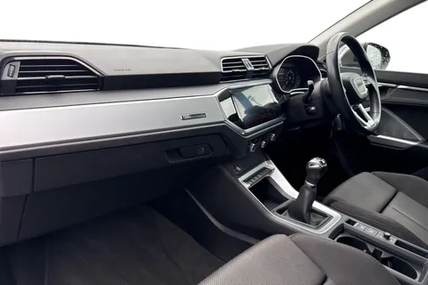 14 of 45 for Audi Q3 Sport 35 TFSI 150 PS 6-speed