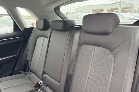 18 of 45 for Audi Q3 Sport 35 TFSI 150 PS 6-speed