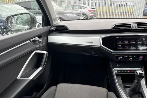 19 of 45 for Audi Q3 Sport 35 TFSI 150 PS 6-speed