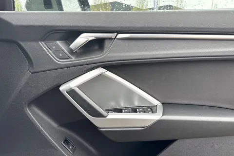 20 of 45 for Audi Q3 Sport 35 TFSI 150 PS 6-speed