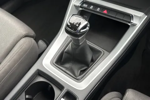 22 of 45 for Audi Q3 Sport 35 TFSI 150 PS 6-speed