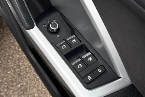 25 of 45 for Audi Q3 Sport 35 TFSI 150 PS 6-speed