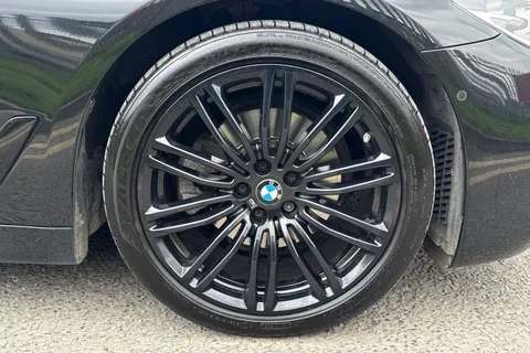 RY19FZN BMW 5 Series 2.0 520d M Sport Auto Euro 6 (s/s) 4dr Thumbnail #11