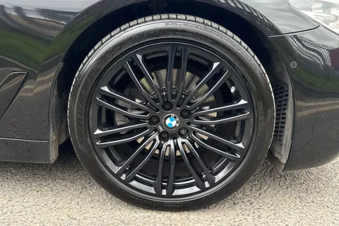 RY19FZN BMW 5 Series 2.0 520d M Sport Auto Euro 6 (s/s) 4dr Thumbnail #12