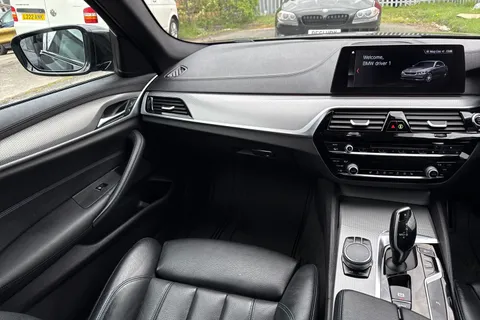 RY19FZN BMW 5 Series 2.0 520d M Sport Auto Euro 6 (s/s) 4dr Thumbnail #21