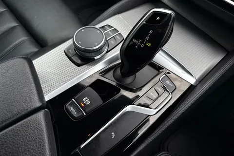 RY19FZN BMW 5 Series 2.0 520d M Sport Auto Euro 6 (s/s) 4dr Thumbnail #24