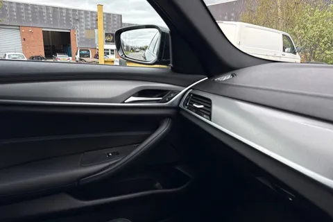 RY19FZN BMW 5 Series 2.0 520d M Sport Auto Euro 6 (s/s) 4dr Thumbnail #35