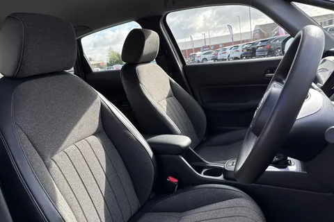 24 of 51 for Honda Jazz 1.5 h i-MMD SR eCVT Euro 6 (s/s) 5dr