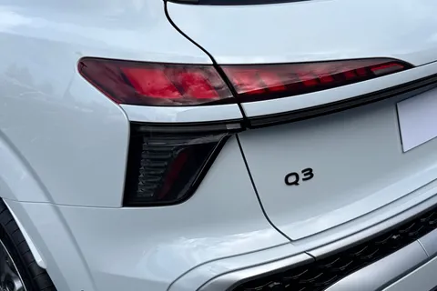 Audi Q3 1.5 TFSI S line S Tronic Euro 6 (s/s) 5dr Thumbnail #8