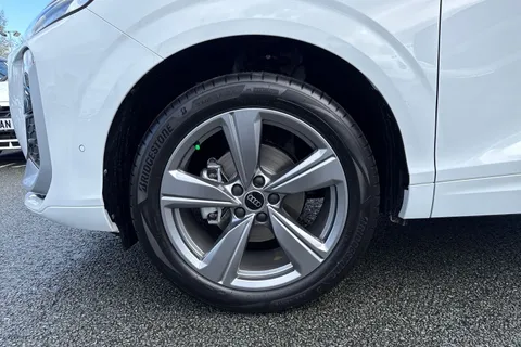 Audi Q3 1.5 TFSI S line S Tronic Euro 6 (s/s) 5dr Thumbnail #13