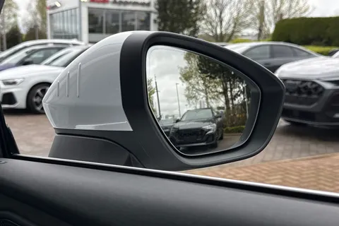 Audi Q3 1.5 TFSI S line S Tronic Euro 6 (s/s) 5dr Thumbnail #56