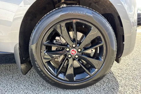 10 of 60 for Jaguar F-Pace 2.0 D200 MHEV R-Dynamic Black Auto AWD Euro 6 (s/s) 5dr