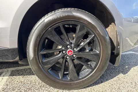 11 of 60 for Jaguar F-Pace 2.0 D200 MHEV R-Dynamic Black Auto AWD Euro 6 (s/s) 5dr