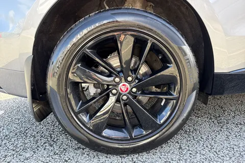 13 of 60 for Jaguar F-Pace 2.0 D200 MHEV R-Dynamic Black Auto AWD Euro 6 (s/s) 5dr