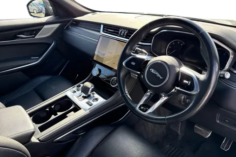 14 of 60 for Jaguar F-Pace 2.0 D200 MHEV R-Dynamic Black Auto AWD Euro 6 (s/s) 5dr