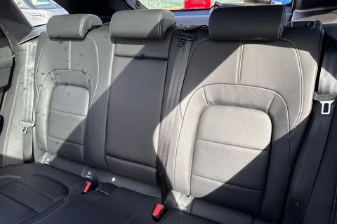 19 of 60 for Jaguar F-Pace 2.0 D200 MHEV R-Dynamic Black Auto AWD Euro 6 (s/s) 5dr