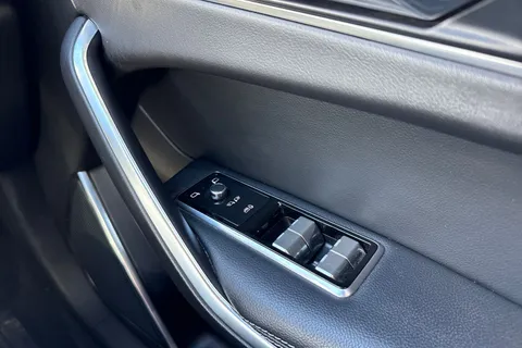 21 of 60 for Jaguar F-Pace 2.0 D200 MHEV R-Dynamic Black Auto AWD Euro 6 (s/s) 5dr