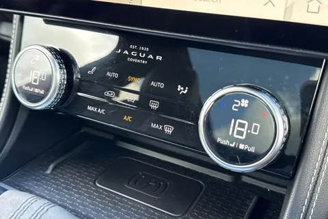 22 of 60 for Jaguar F-Pace 2.0 D200 MHEV R-Dynamic Black Auto AWD Euro 6 (s/s) 5dr