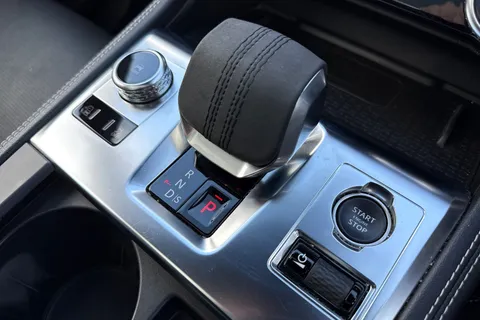 23 of 60 for Jaguar F-Pace 2.0 D200 MHEV R-Dynamic Black Auto AWD Euro 6 (s/s) 5dr