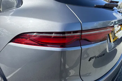 25 of 60 for Jaguar F-Pace 2.0 D200 MHEV R-Dynamic Black Auto AWD Euro 6 (s/s) 5dr