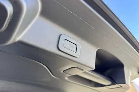 28 of 60 for Jaguar F-Pace 2.0 D200 MHEV R-Dynamic Black Auto AWD Euro 6 (s/s) 5dr