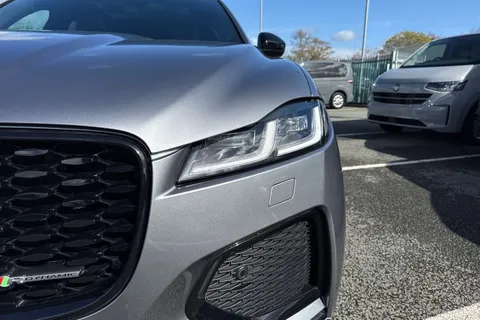 32 of 60 for Jaguar F-Pace 2.0 D200 MHEV R-Dynamic Black Auto AWD Euro 6 (s/s) 5dr