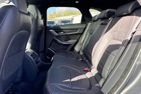 35 of 60 for Jaguar F-Pace 2.0 D200 MHEV R-Dynamic Black Auto AWD Euro 6 (s/s) 5dr