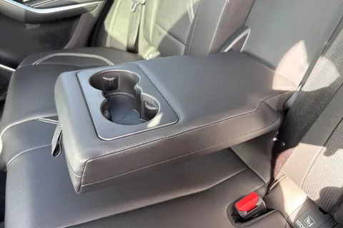 38 of 60 for Jaguar F-Pace 2.0 D200 MHEV R-Dynamic Black Auto AWD Euro 6 (s/s) 5dr