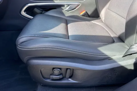 39 of 60 for Jaguar F-Pace 2.0 D200 MHEV R-Dynamic Black Auto AWD Euro 6 (s/s) 5dr