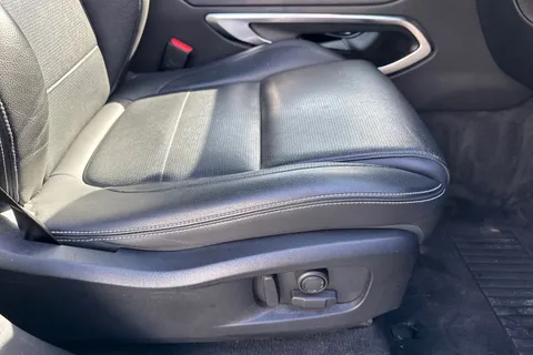 40 of 60 for Jaguar F-Pace 2.0 D200 MHEV R-Dynamic Black Auto AWD Euro 6 (s/s) 5dr